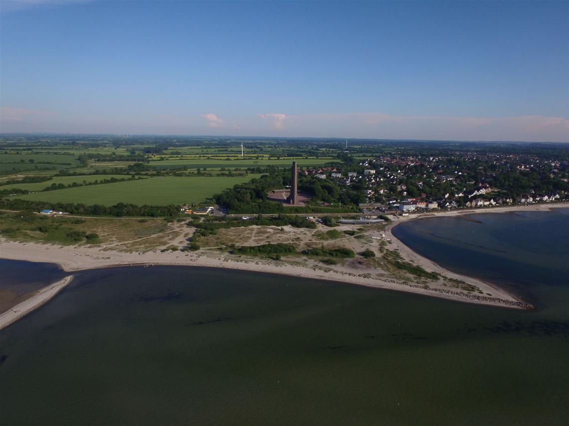 Drohnenaufnahmen Schleswig-Holstein  Marine-Ehrenmal - Laboe AeroMovie