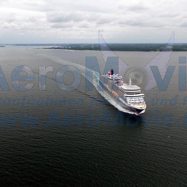 Queen Elizabeth Kiel AeroMovie