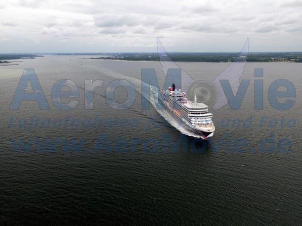 Queen Elizabeth Kiel AeroMovie
